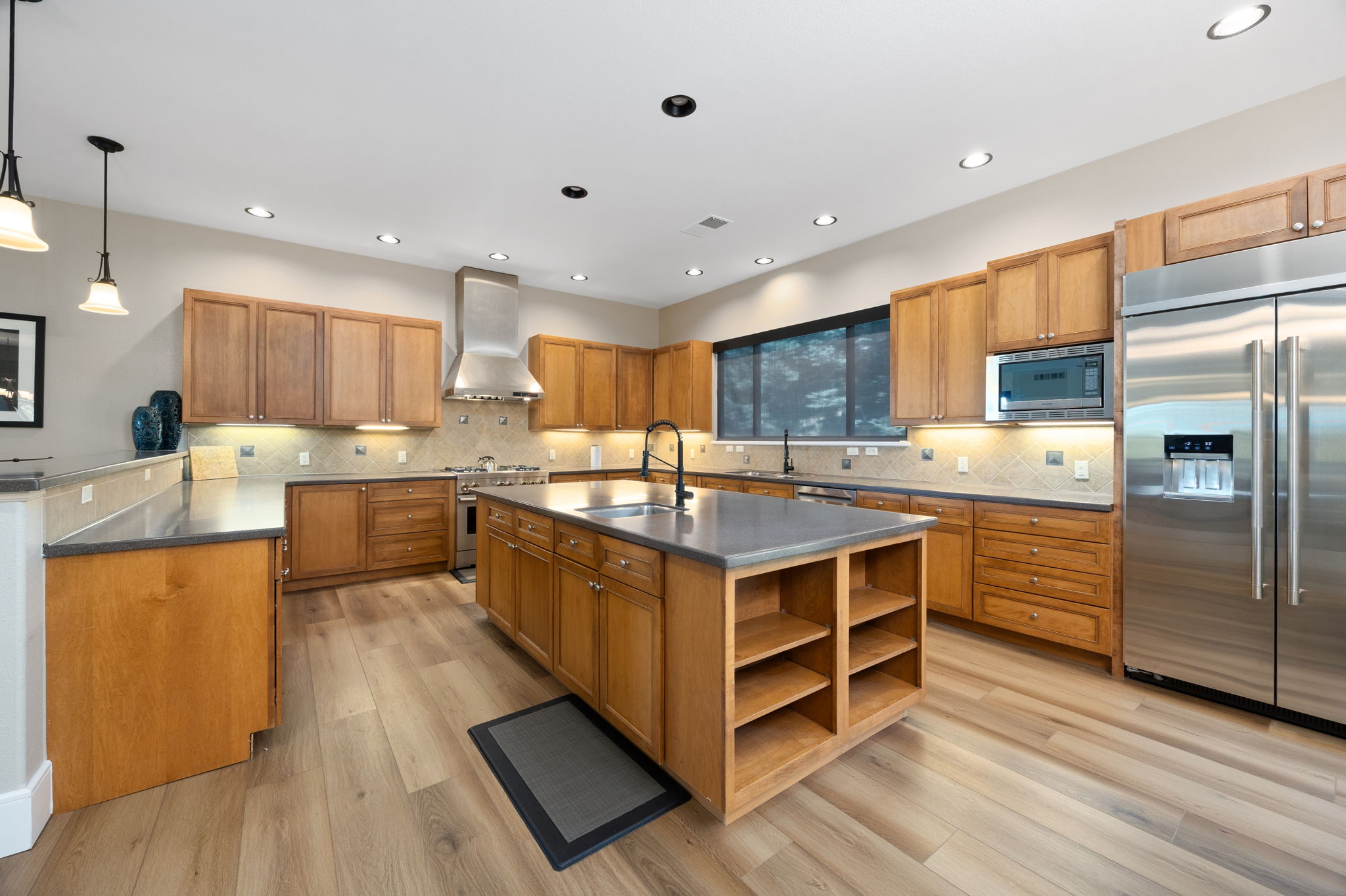 4 Bedroom Fully-Furnished Executive Home in Lakewood, Colorado