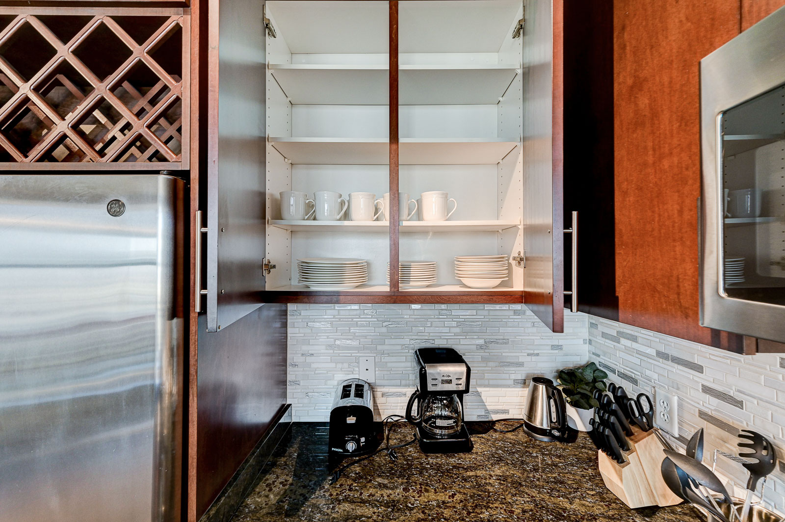 Las Vegas, Nevada, 2 Bedrooms Bedrooms, ,2 BathroomsBathrooms,Condo,Furnished,Juhl,E Bonneville,11,1747