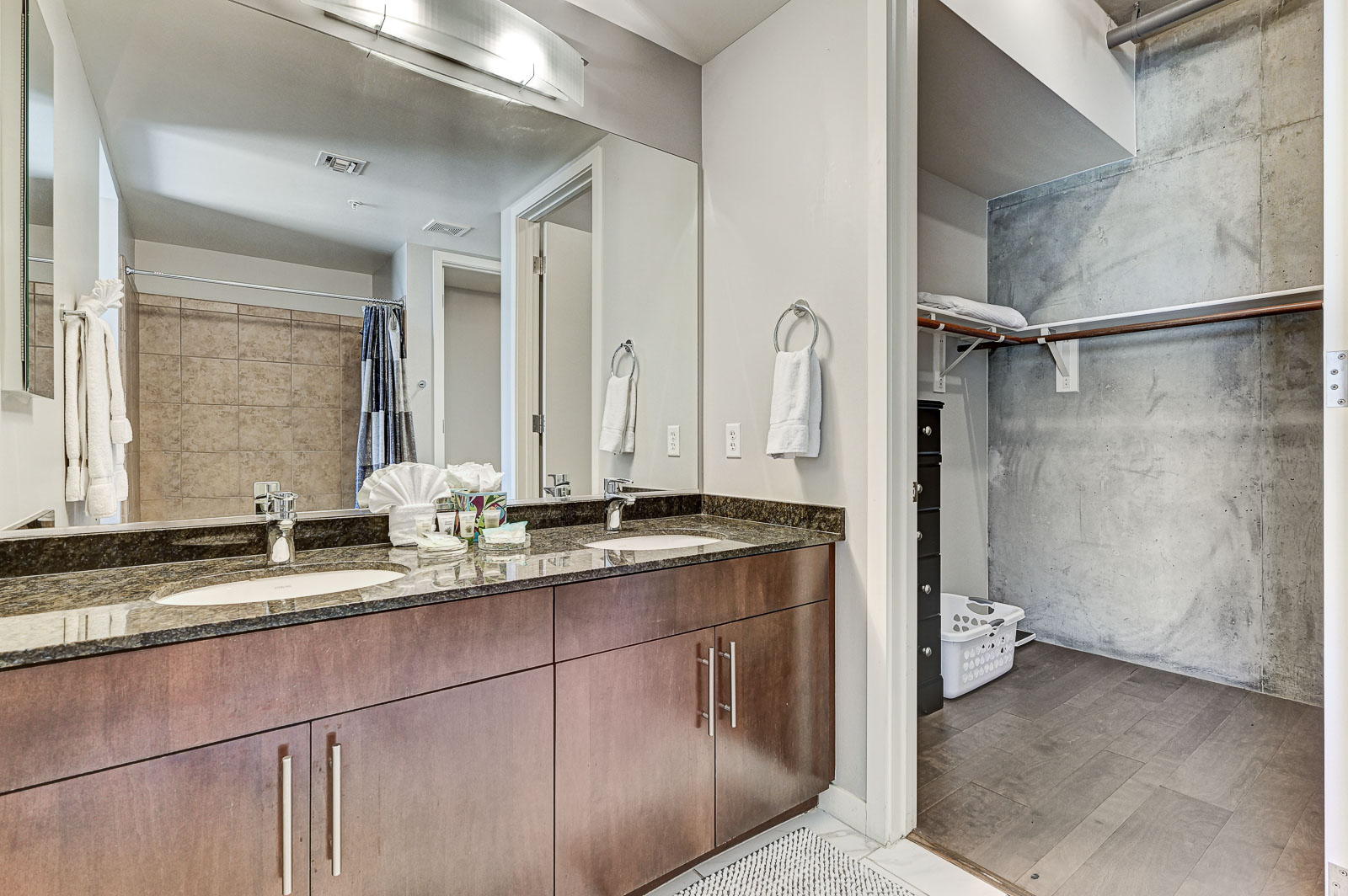 Las Vegas, Nevada, 2 Bedrooms Bedrooms, ,2 BathroomsBathrooms,Condo,Furnished,Juhl,E Bonneville,11,1747