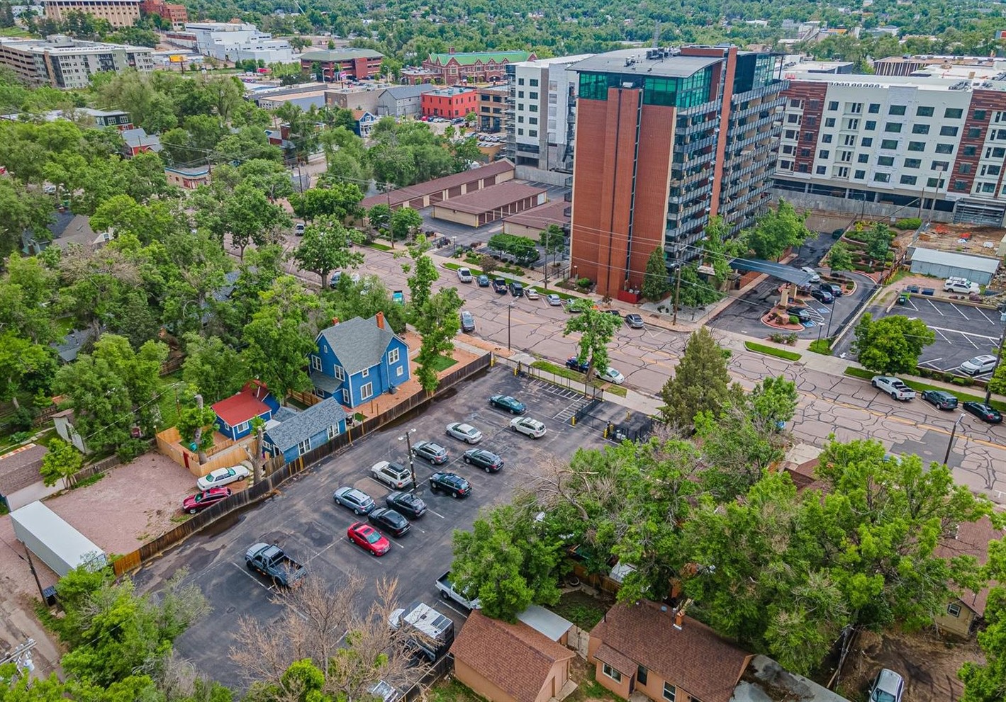 This loft comes with 1 car detached garage