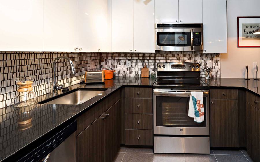 Stainless Steel Appliances, Fully Equipped Kitchen