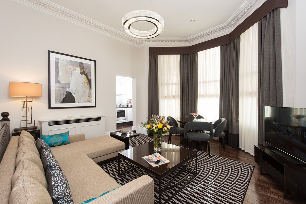 img Fraser Suites Kensington London 2 Bedroom Deluxe Apartment Living Area AvenueWest Global