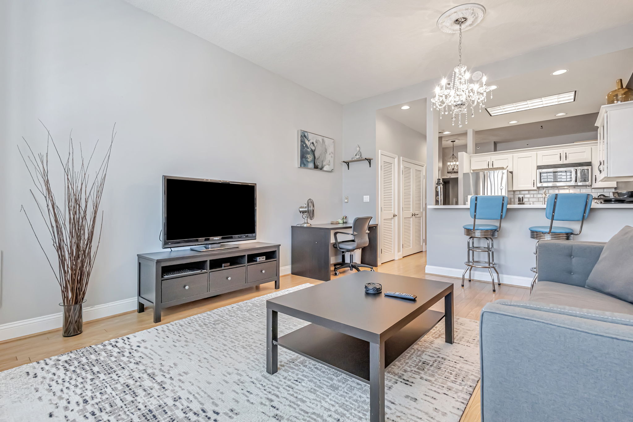 img 11 web or mls 220 lombard st 522 AvenueWest Global