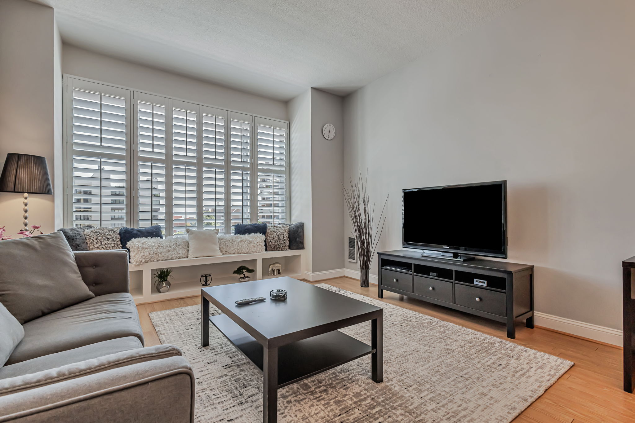 img 12 web or mls 220 lombard st 522 AvenueWest Global