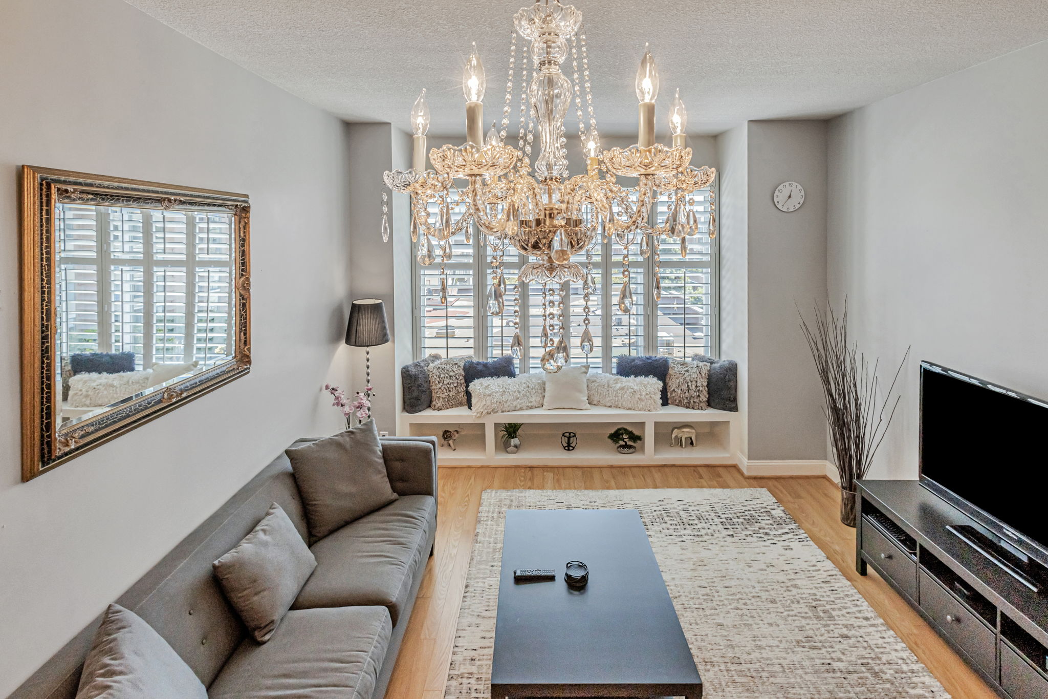 img 15 web or mls 220 lombard st 522 AvenueWest Global