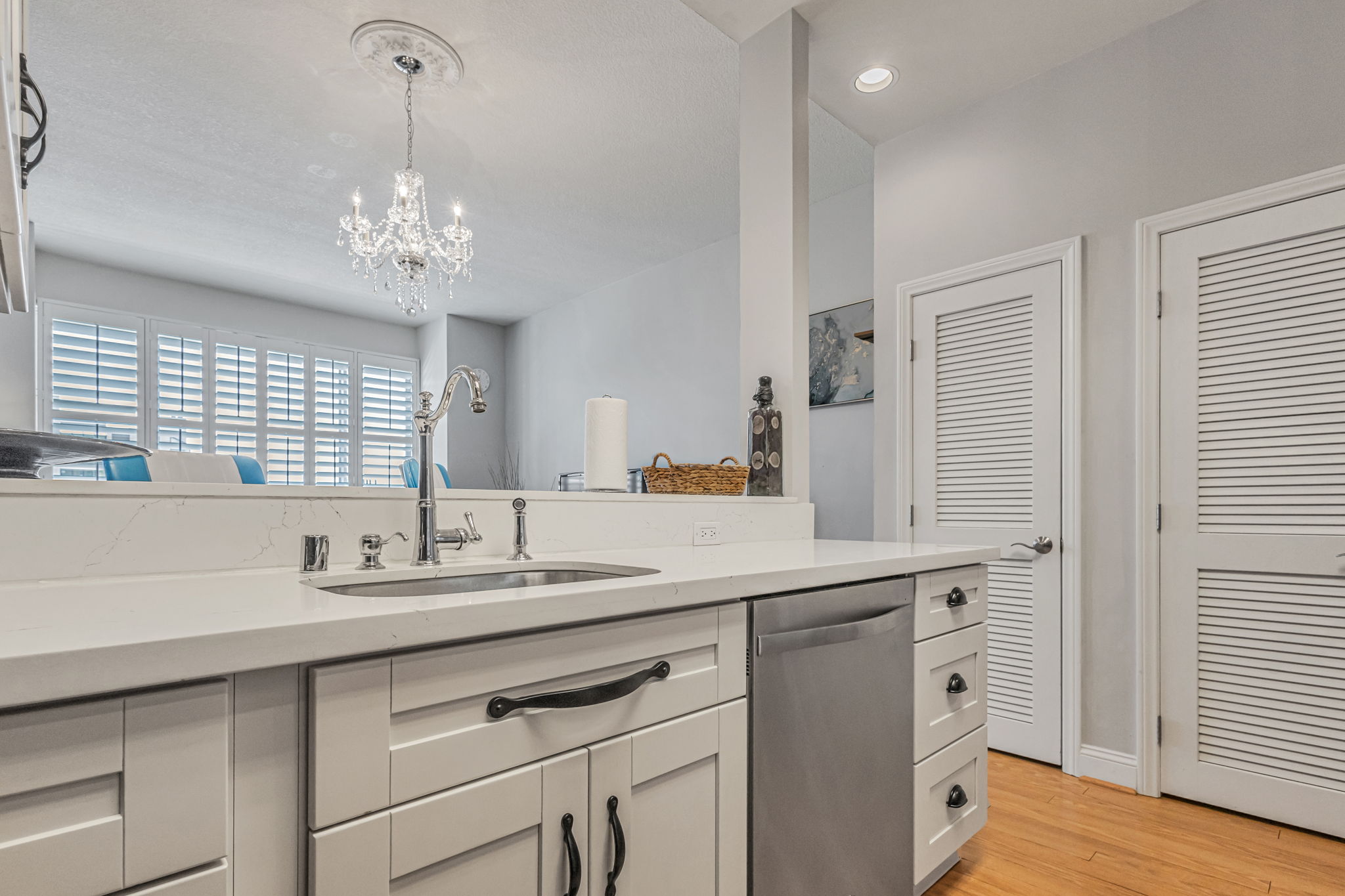 img 21 web or mls 220 lombard st 522 AvenueWest Global