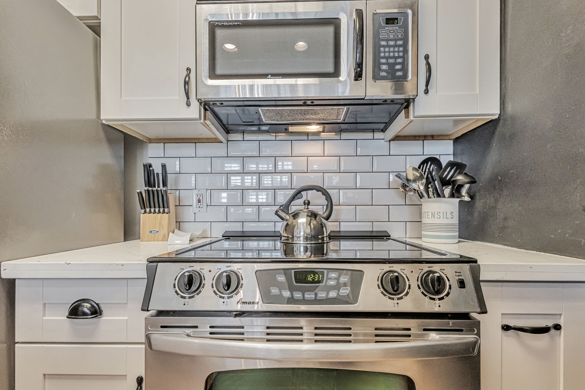 img 23 web or mls 220 lombard st 522 AvenueWest Global