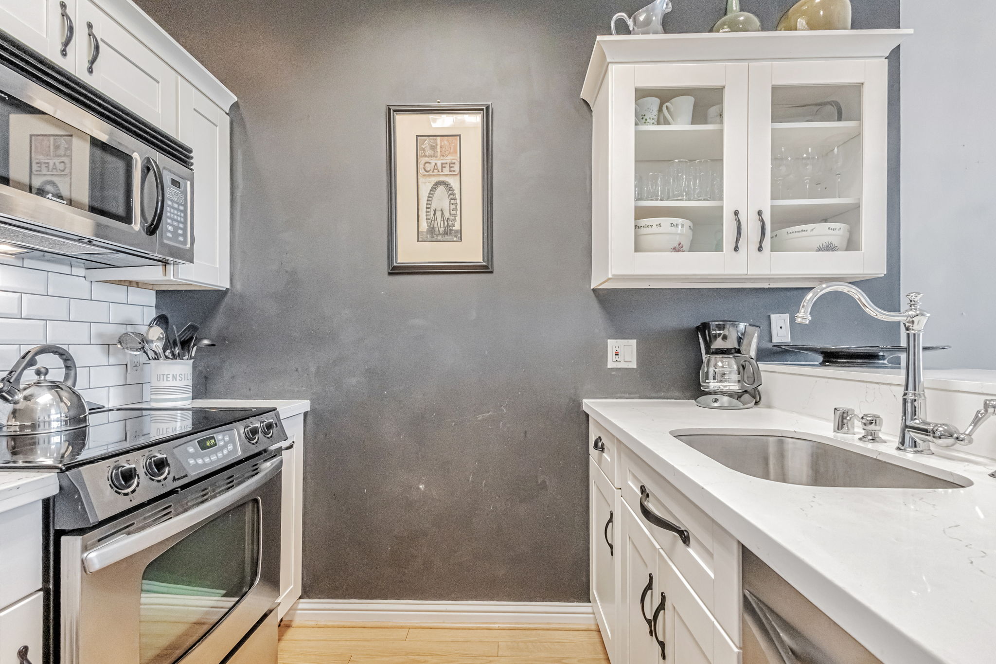 img 24 web or mls 220 lombard st 522 AvenueWest Global