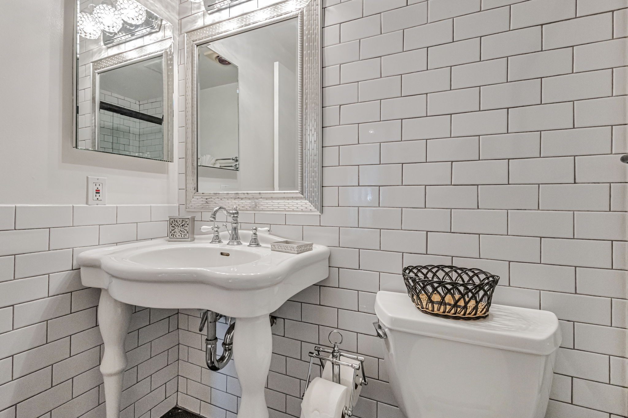 img 33 web or mls 220 lombard st 522 AvenueWest Global