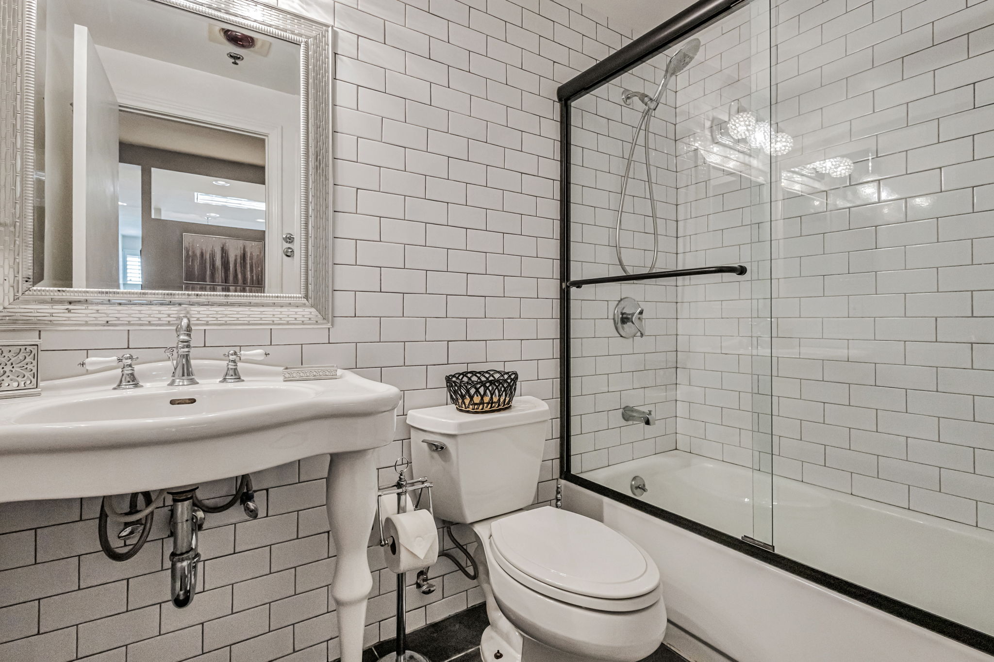 img 34 web or mls 220 lombard st 522 AvenueWest Global