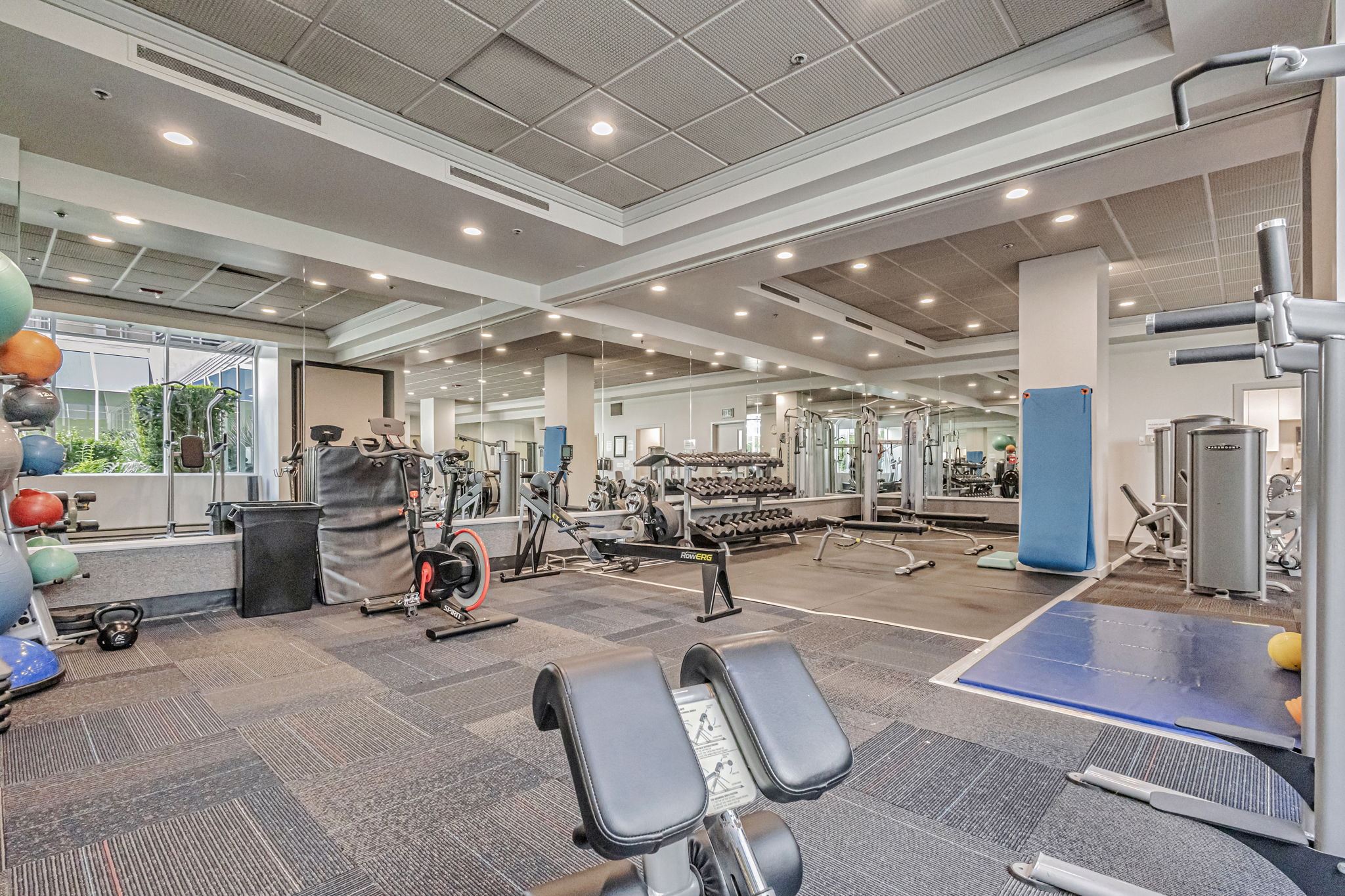 img 38 web or mls 220 lombard st 522 AvenueWest Global