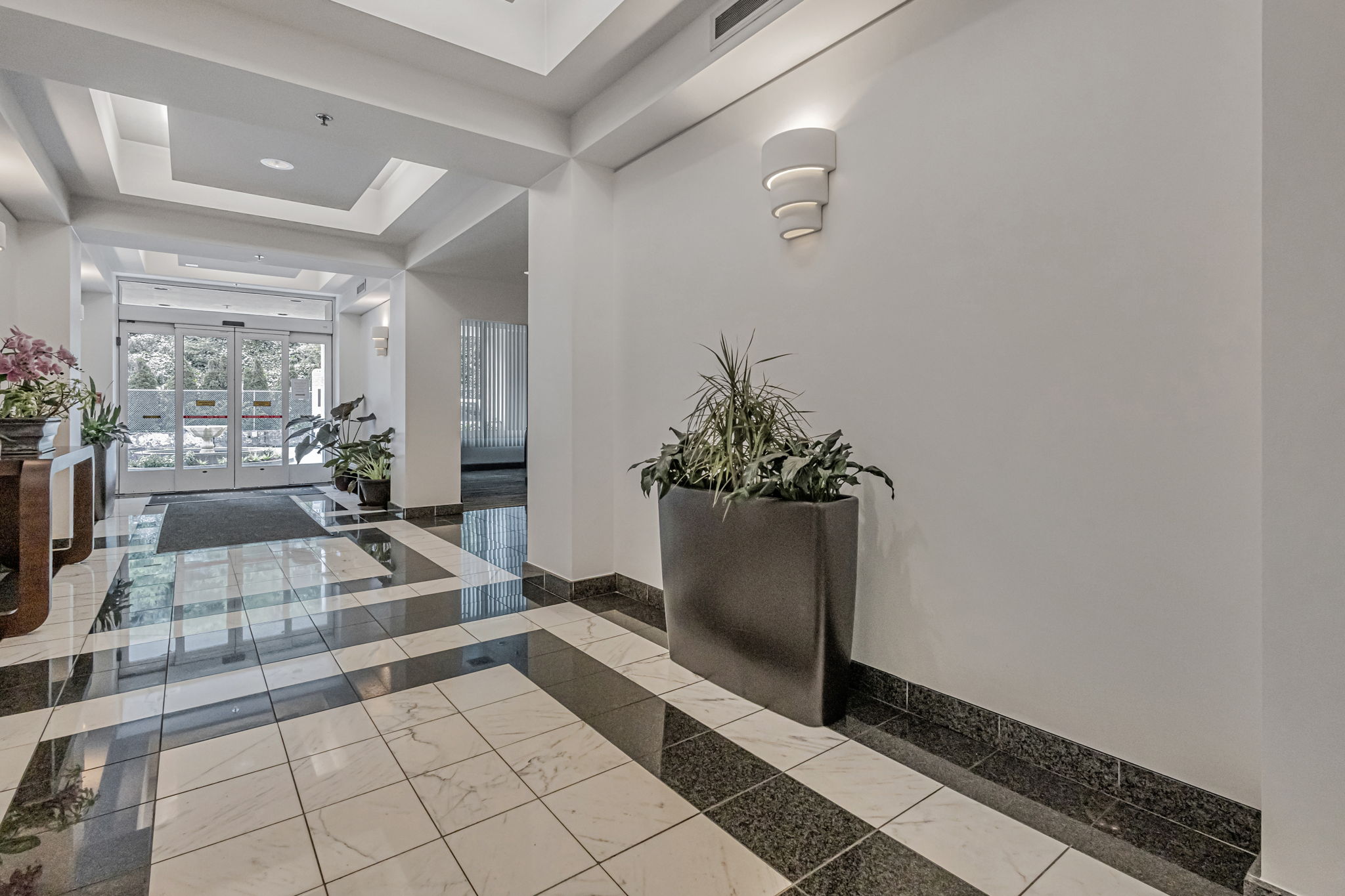 img 5 web or mls 220 lombard st 522 AvenueWest Global