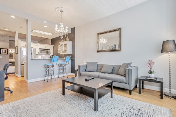 thimg 10 web or mls 220 lombard st AvenueWest Global