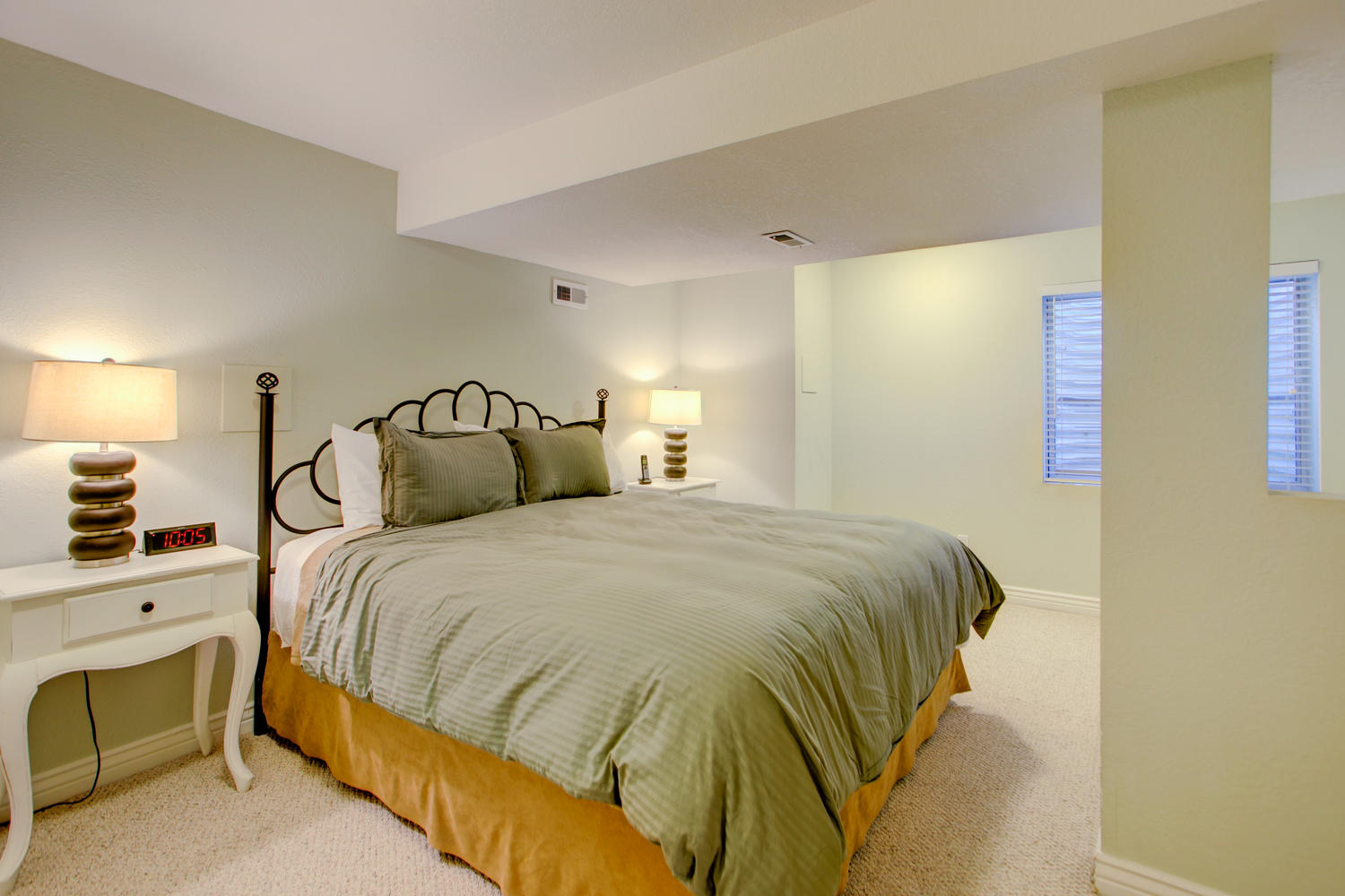Denver, Colorado, 3 Bedrooms Bedrooms, ,3.5 BathroomsBathrooms,Townhome,Furnished,S. Grant,1110