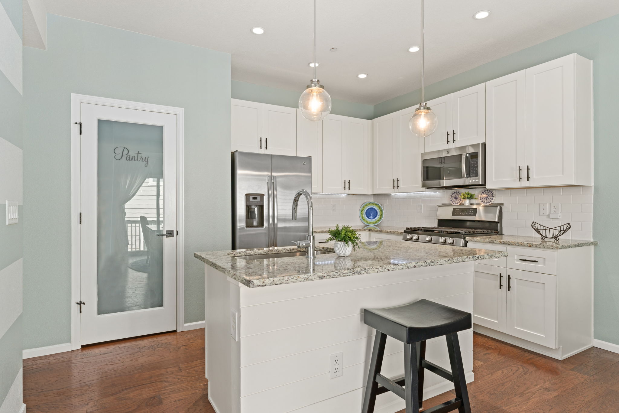 img 6 web or mls 12910 Grant Cir W A 6 AvenueWest Global