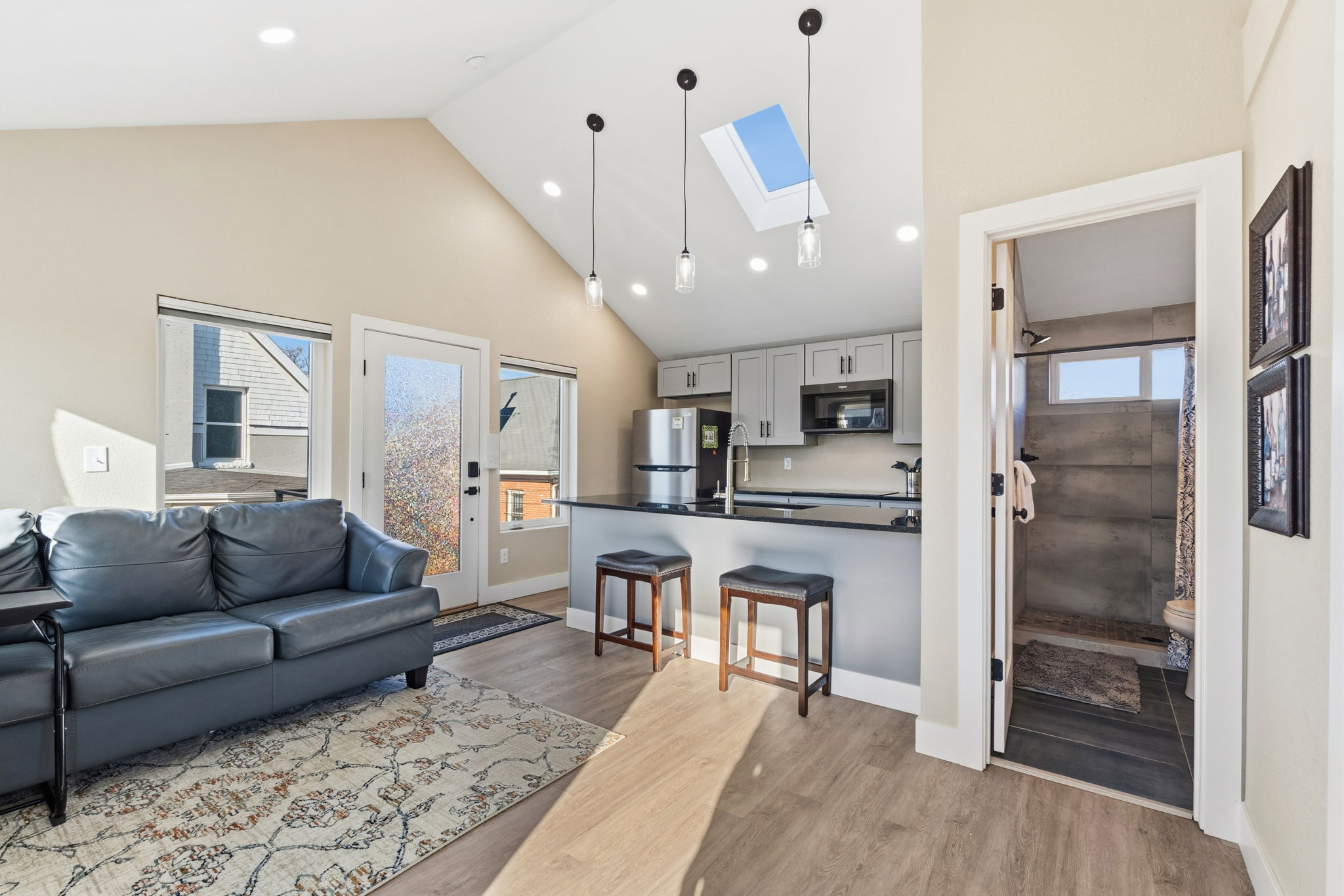 Situated in the charming Whittier neighborhood, this home offers easy access to some of Denver’s most popular destinations:
Downtown Denver – minutes away
City Park – walking distance
Denver Zoo
Denver Museum of Nature & Science
Close to restaurants, coffee shops, hospitals, and major commuter routes