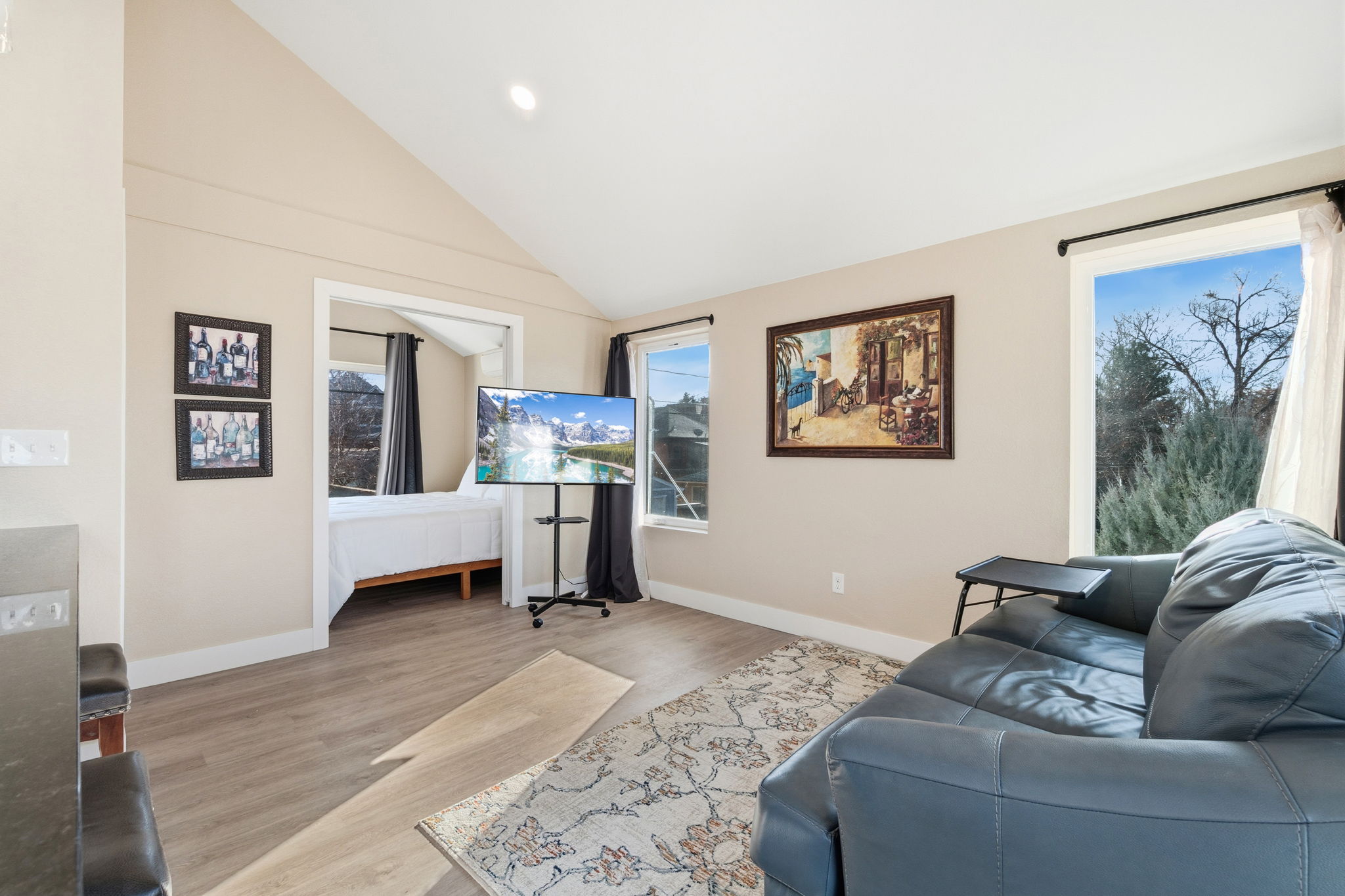 Situated in the charming Whittier neighborhood, this home offers easy access to some of Denver’s most popular destinations:
Downtown Denver – minutes away
City Park – walking distance
Denver Zoo
Denver Museum of Nature & Science
Close to restaurants, coffee shops, hospitals, and major commuter routes