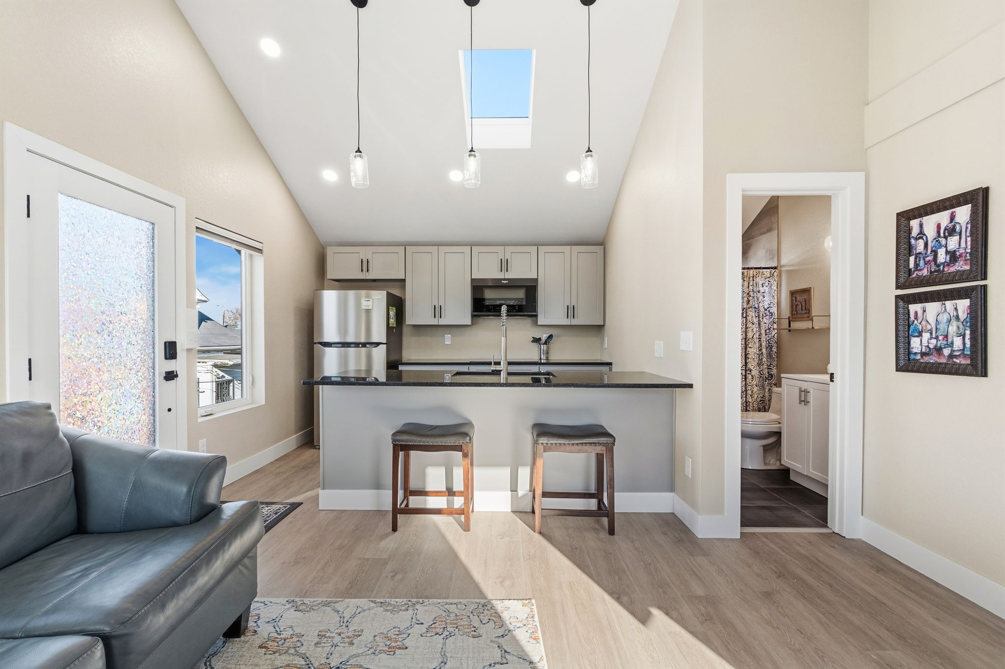 Situated in the charming Whittier neighborhood, this home offers easy access to some of Denver’s most popular destinations:
Downtown Denver – minutes away
City Park – walking distance
Denver Zoo
Denver Museum of Nature & Science
Close to restaurants, coffee shops, hospitals, and major commuter routes