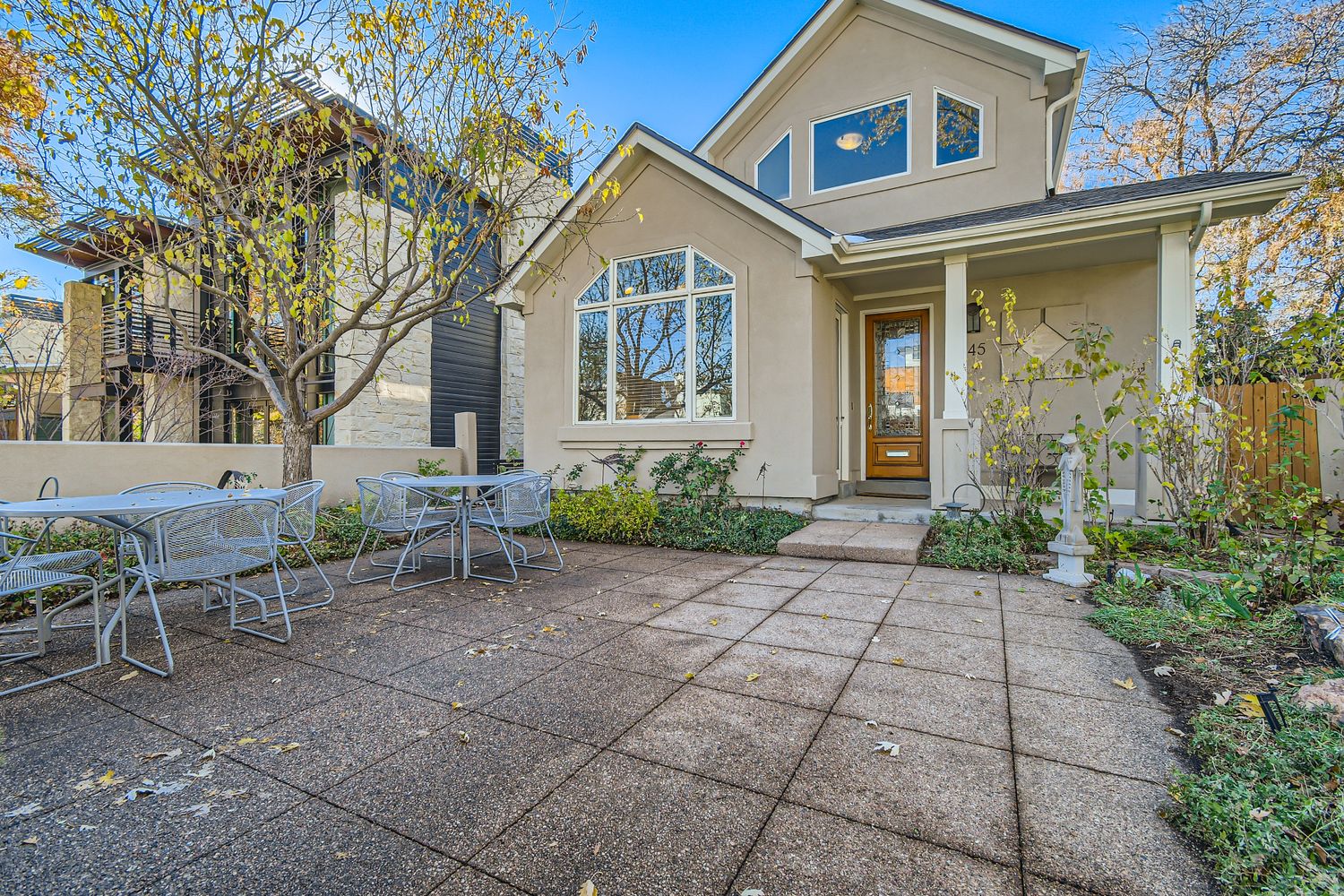 Located approximately five miles from downtown Denver, Cherry Creek is one of the city’s most desirable and dynamic neighborhoods. Known for Cherry Creek North, the area blends classic century-old homes with modern construction and vibrant commercial spaces. Trails, sidewalks, parks, and community gathering areas are woven throughout the neighborhood, and public transit and major roadways offer easy access to downtown Denver and the Denver Tech Center.
This fully furnished home offers an exceptional opportunity to enjoy upscale living in one of Denver’s most sought-after locations. Located approximately five miles from downtown Denver, Cherry Creek is one of the city’s most desirable and dynamic neighborhoods. Known for Cherry Creek North, the area blends classic century-old homes with modern construction and vibrant commercial spaces. Trails, sidewalks, parks, and community gathering areas are woven throughout the neighborhood, and public transit and major roadways offer easy access to downtown Denver and the Denver Tech Center.
This fully furnished home offers an exceptional opportunity to enjoy upscale living in one of Denver’s most sought-after locations.