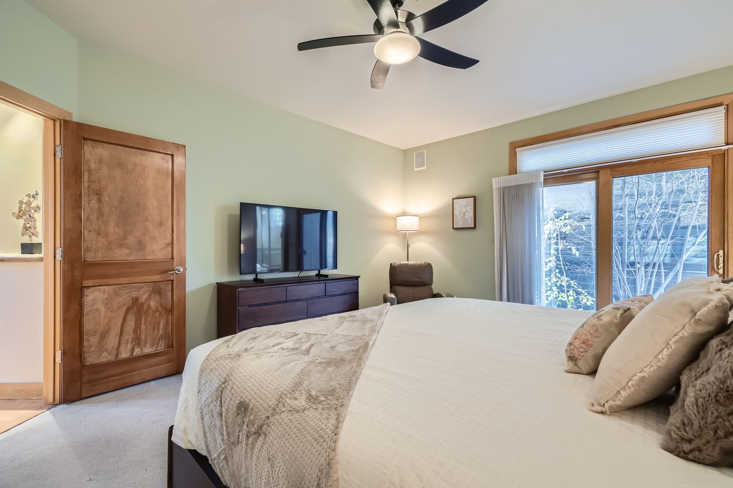 Located approximately five miles from downtown Denver, Cherry Creek is one of the city’s most desirable and dynamic neighborhoods. Known for Cherry Creek North, the area blends classic century-old homes with modern construction and vibrant commercial spaces. Trails, sidewalks, parks, and community gathering areas are woven throughout the neighborhood, and public transit and major roadways offer easy access to downtown Denver and the Denver Tech Center.
This fully furnished home offers an exceptional opportunity to enjoy upscale living in one of Denver’s most sought-after locations. Located approximately five miles from downtown Denver, Cherry Creek is one of the city’s most desirable and dynamic neighborhoods. Known for Cherry Creek North, the area blends classic century-old homes with modern construction and vibrant commercial spaces. Trails, sidewalks, parks, and community gathering areas are woven throughout the neighborhood, and public transit and major roadways offer easy access to downtown Denver and the Denver Tech Center.
This fully furnished home offers an exceptional opportunity to enjoy upscale living in one of Denver’s most sought-after locations.