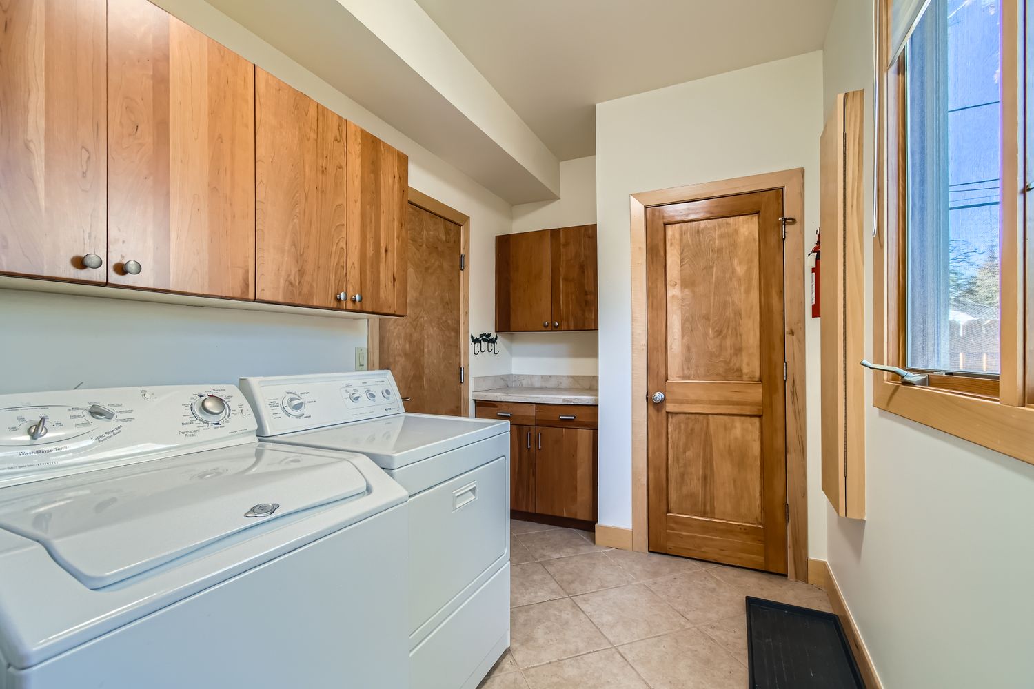 Located approximately five miles from downtown Denver, Cherry Creek is one of the city’s most desirable and dynamic neighborhoods. Known for Cherry Creek North, the area blends classic century-old homes with modern construction and vibrant commercial spaces. Trails, sidewalks, parks, and community gathering areas are woven throughout the neighborhood, and public transit and major roadways offer easy access to downtown Denver and the Denver Tech Center.
This fully furnished home offers an exceptional opportunity to enjoy upscale living in one of Denver’s most sought-after locations. Located approximately five miles from downtown Denver, Cherry Creek is one of the city’s most desirable and dynamic neighborhoods. Known for Cherry Creek North, the area blends classic century-old homes with modern construction and vibrant commercial spaces. Trails, sidewalks, parks, and community gathering areas are woven throughout the neighborhood, and public transit and major roadways offer easy access to downtown Denver and the Denver Tech Center.
This fully furnished home offers an exceptional opportunity to enjoy upscale living in one of Denver’s most sought-after locations.