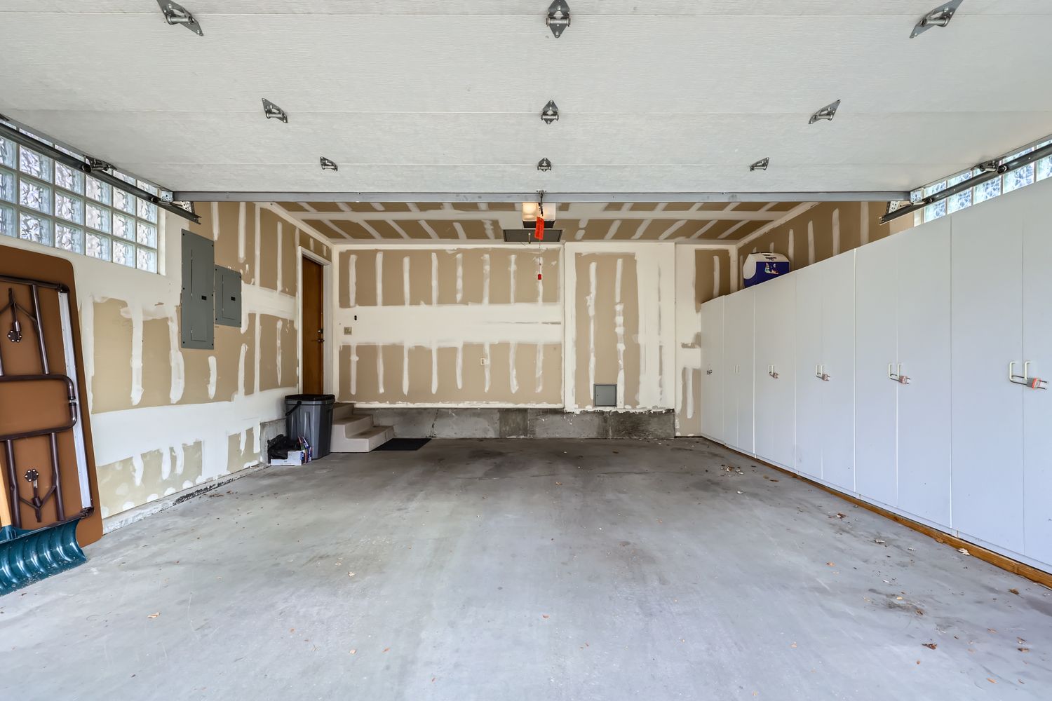 Located approximately five miles from downtown Denver, Cherry Creek is one of the city’s most desirable and dynamic neighborhoods. Known for Cherry Creek North, the area blends classic century-old homes with modern construction and vibrant commercial spaces. Trails, sidewalks, parks, and community gathering areas are woven throughout the neighborhood, and public transit and major roadways offer easy access to downtown Denver and the Denver Tech Center.
This fully furnished home offers an exceptional opportunity to enjoy upscale living in one of Denver’s most sought-after locations. Located approximately five miles from downtown Denver, Cherry Creek is one of the city’s most desirable and dynamic neighborhoods. Known for Cherry Creek North, the area blends classic century-old homes with modern construction and vibrant commercial spaces. Trails, sidewalks, parks, and community gathering areas are woven throughout the neighborhood, and public transit and major roadways offer easy access to downtown Denver and the Denver Tech Center.
This fully furnished home offers an exceptional opportunity to enjoy upscale living in one of Denver’s most sought-after locations.