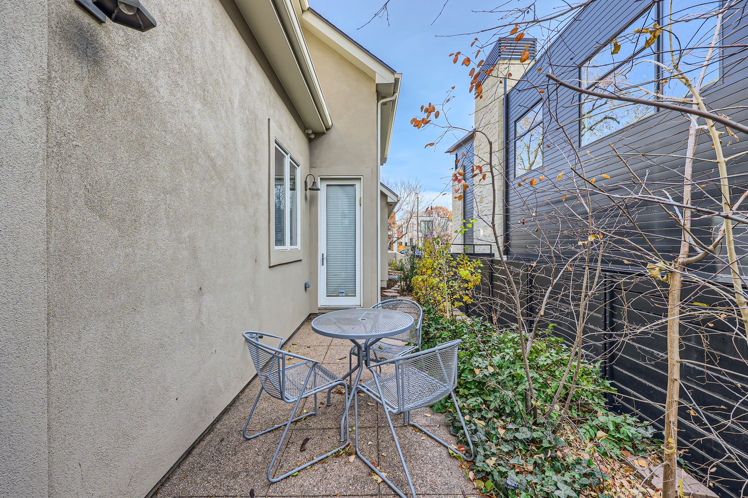 Located approximately five miles from downtown Denver, Cherry Creek is one of the city’s most desirable and dynamic neighborhoods. Known for Cherry Creek North, the area blends classic century-old homes with modern construction and vibrant commercial spaces. Trails, sidewalks, parks, and community gathering areas are woven throughout the neighborhood, and public transit and major roadways offer easy access to downtown Denver and the Denver Tech Center.
This fully furnished home offers an exceptional opportunity to enjoy upscale living in one of Denver’s most sought-after locations. Located approximately five miles from downtown Denver, Cherry Creek is one of the city’s most desirable and dynamic neighborhoods. Known for Cherry Creek North, the area blends classic century-old homes with modern construction and vibrant commercial spaces. Trails, sidewalks, parks, and community gathering areas are woven throughout the neighborhood, and public transit and major roadways offer easy access to downtown Denver and the Denver Tech Center.
This fully furnished home offers an exceptional opportunity to enjoy upscale living in one of Denver’s most sought-after locations.