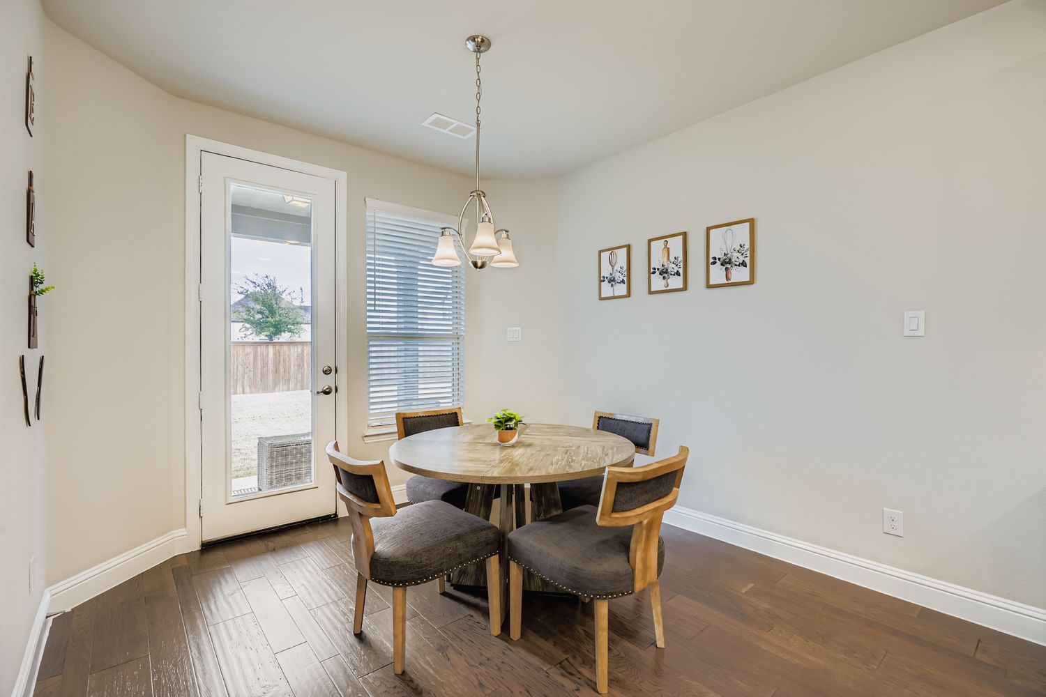 Corporate Housing, Frisco, Plano, Furnished rental, Executive housing, insurance claim housing.