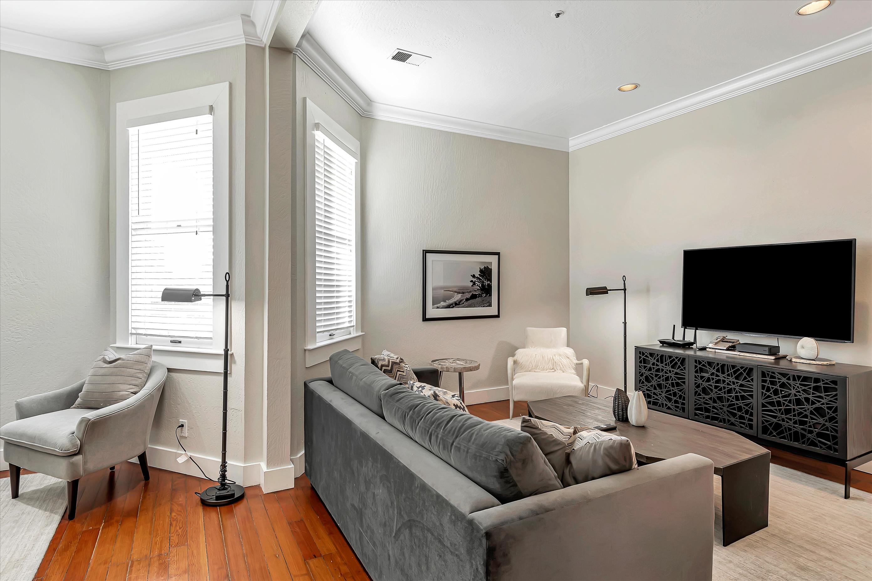 Cozy North Beach Gem — 1 BR / 1 BA Condo with City Views Cozy North Beach Gem — 1 BR / 1 BA Condo with City Views