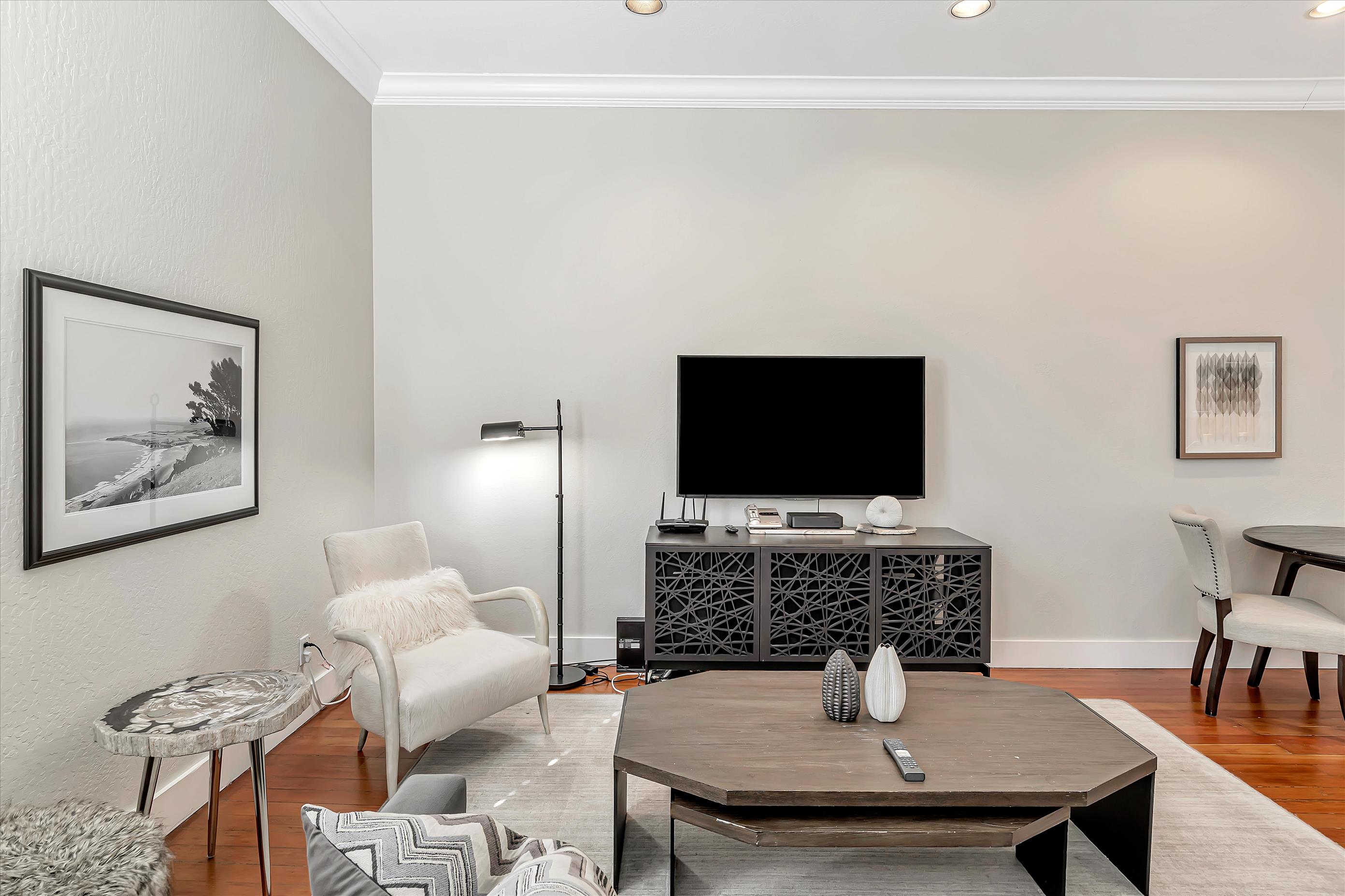 Cozy North Beach Gem — 1 BR / 1 BA Condo with City Views Cozy North Beach Gem — 1 BR / 1 BA Condo with City Views