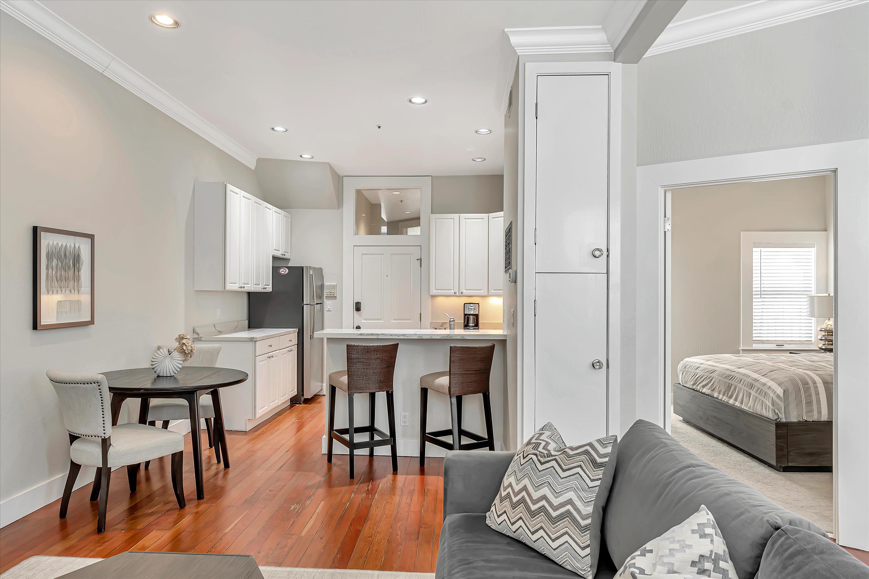 Cozy North Beach Gem — 1 BR / 1 BA Condo with City Views Cozy North Beach Gem — 1 BR / 1 BA Condo with City Views