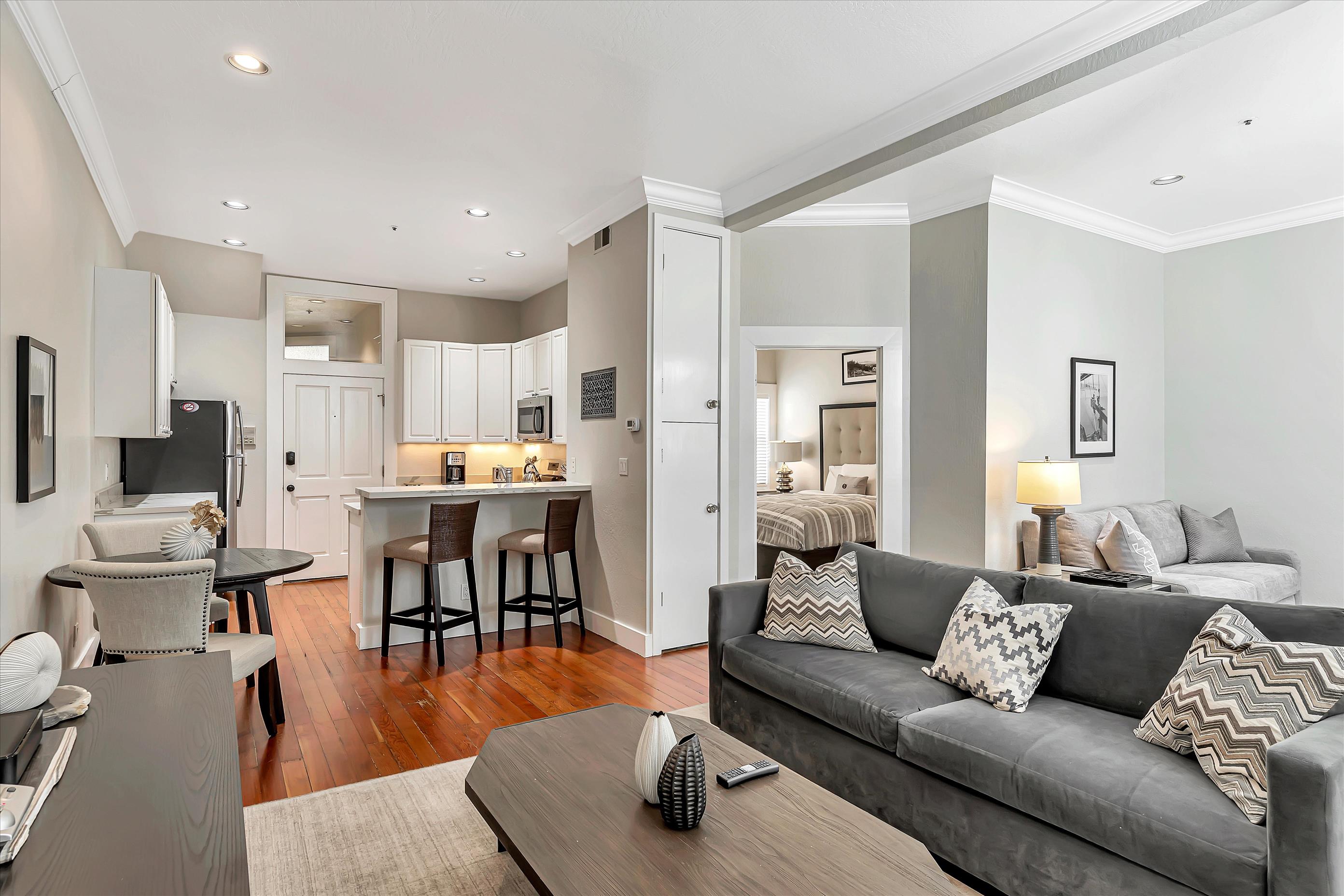 Cozy North Beach Gem — 1 BR / 1 BA Condo with City Views Cozy North Beach Gem — 1 BR / 1 BA Condo with City Views