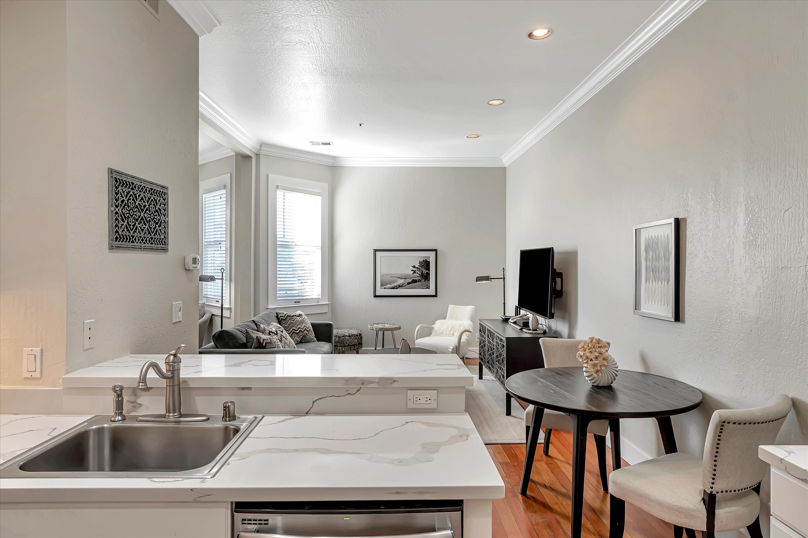 Cozy North Beach Gem — 1 BR / 1 BA Condo with City Views Cozy North Beach Gem — 1 BR / 1 BA Condo with City Views