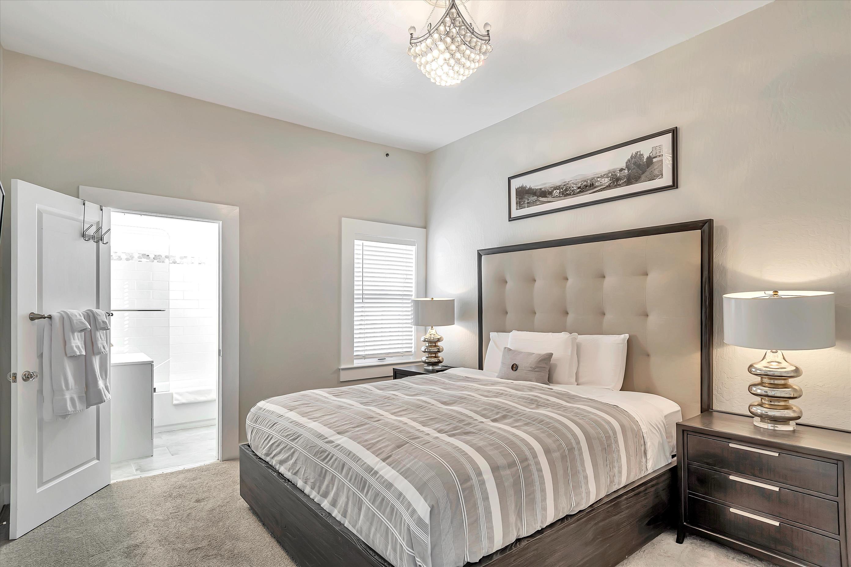 Cozy North Beach Gem — 1 BR / 1 BA Condo with City Views Cozy North Beach Gem — 1 BR / 1 BA Condo with City Views