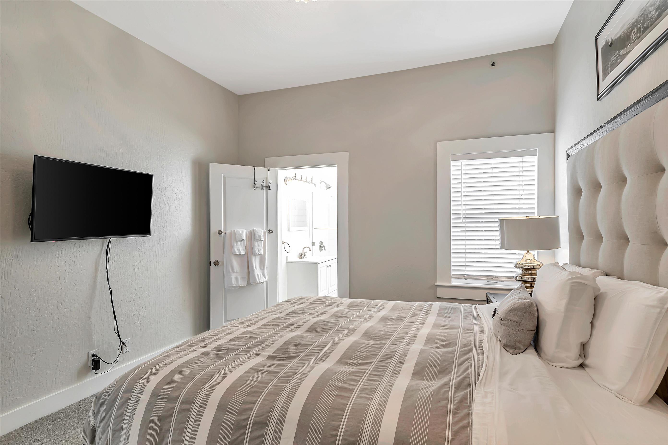 Cozy North Beach Gem — 1 BR / 1 BA Condo with City Views Cozy North Beach Gem — 1 BR / 1 BA Condo with City Views