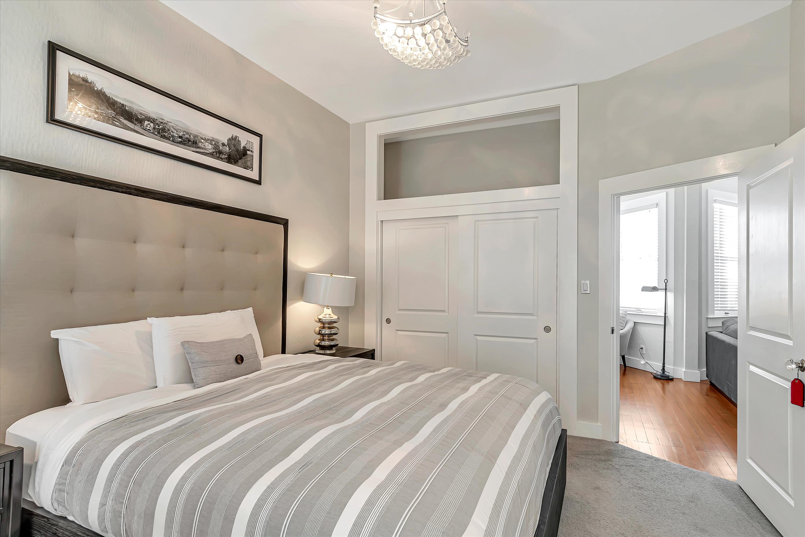 Cozy North Beach Gem — 1 BR / 1 BA Condo with City Views Cozy North Beach Gem — 1 BR / 1 BA Condo with City Views