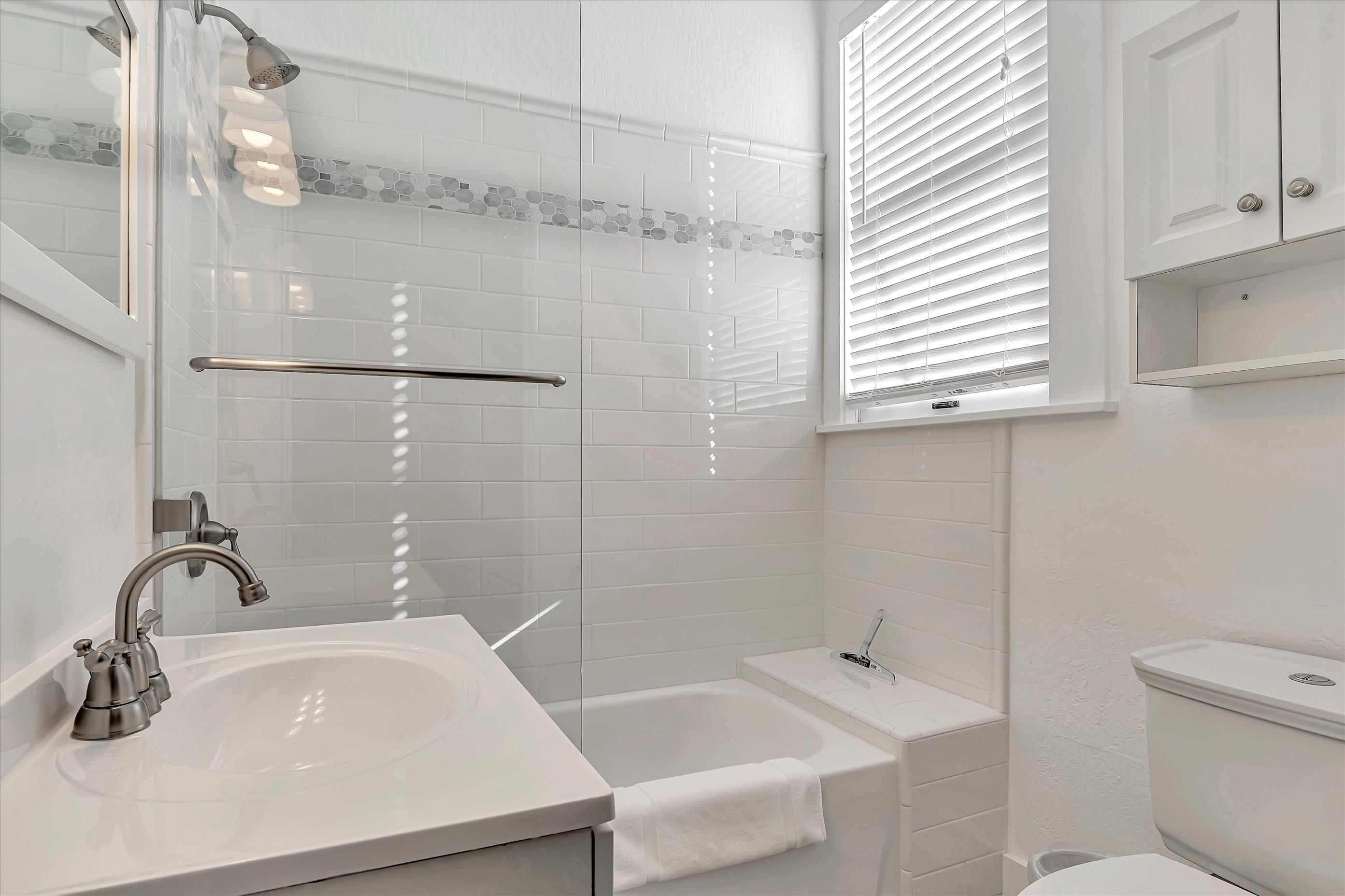 Cozy North Beach Gem — 1 BR / 1 BA Condo with City Views Cozy North Beach Gem — 1 BR / 1 BA Condo with City Views