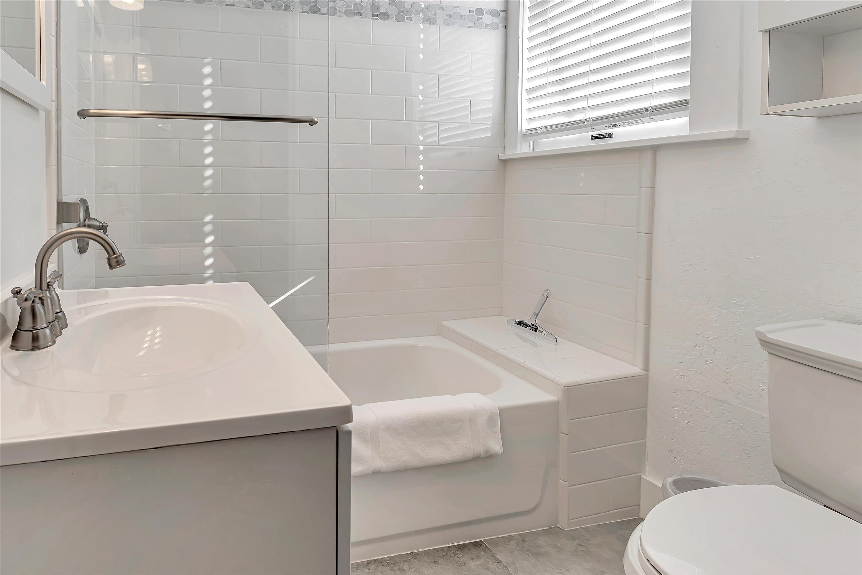 Cozy North Beach Gem — 1 BR / 1 BA Condo with City Views Cozy North Beach Gem — 1 BR / 1 BA Condo with City Views