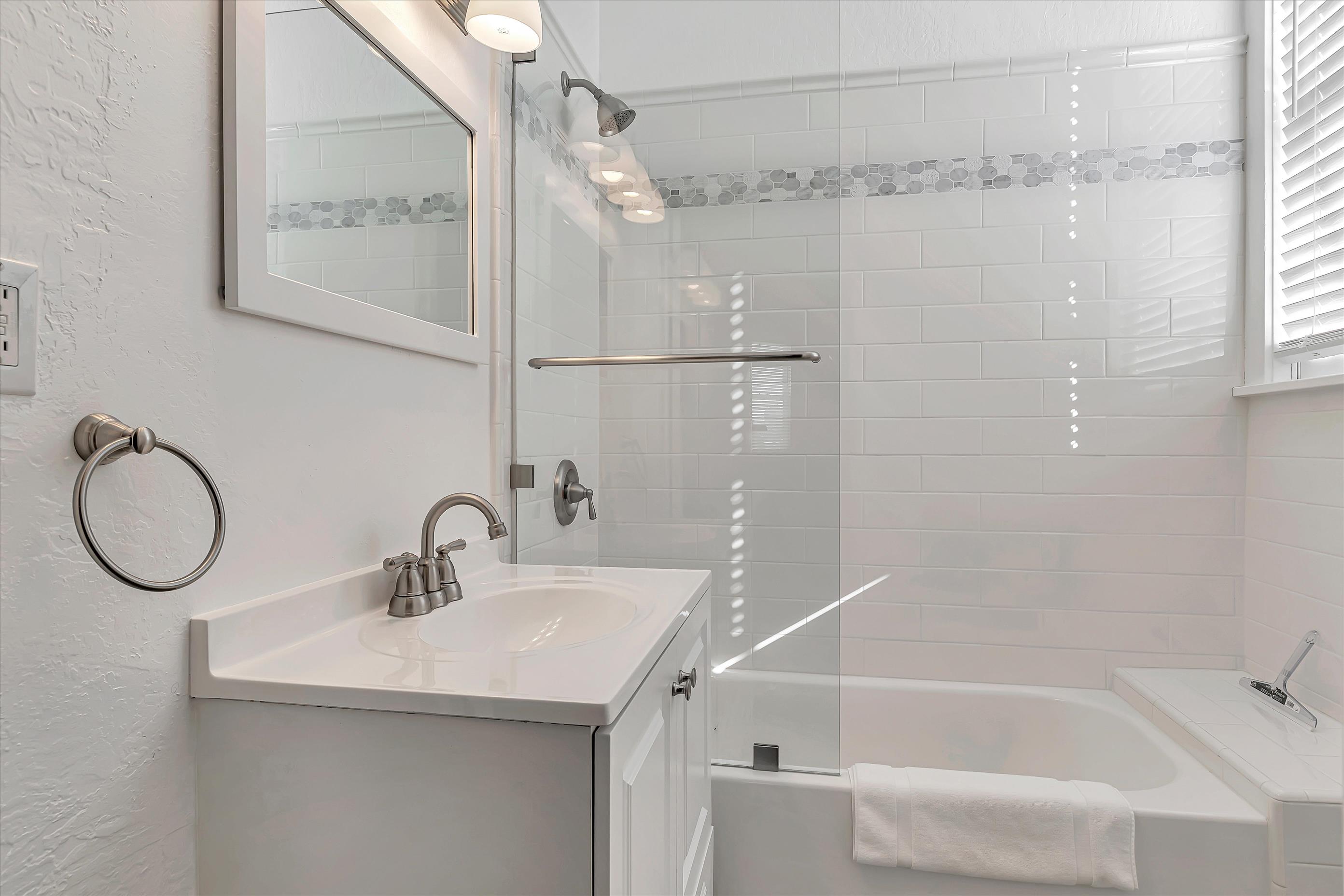 Cozy North Beach Gem — 1 BR / 1 BA Condo with City Views Cozy North Beach Gem — 1 BR / 1 BA Condo with City Views