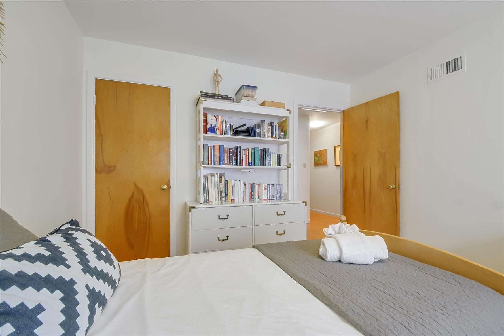 San Francisco, California, 3 Bedrooms Bedrooms, ,2 BathroomsBathrooms,Flat,Furnished,Leavenworth,2,1173
