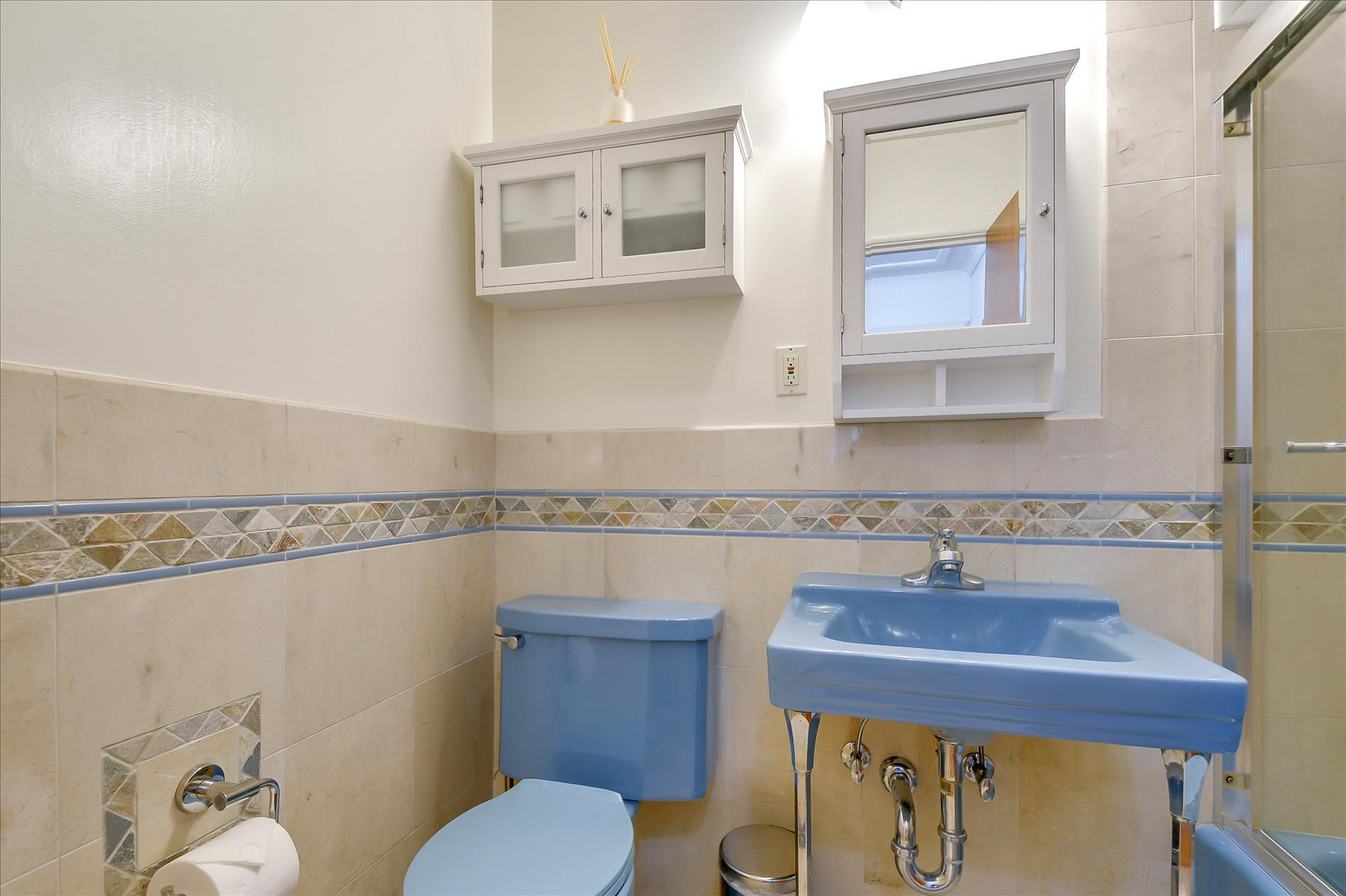 San Francisco, California, 3 Bedrooms Bedrooms, ,2 BathroomsBathrooms,Flat,Furnished,Leavenworth,2,1173