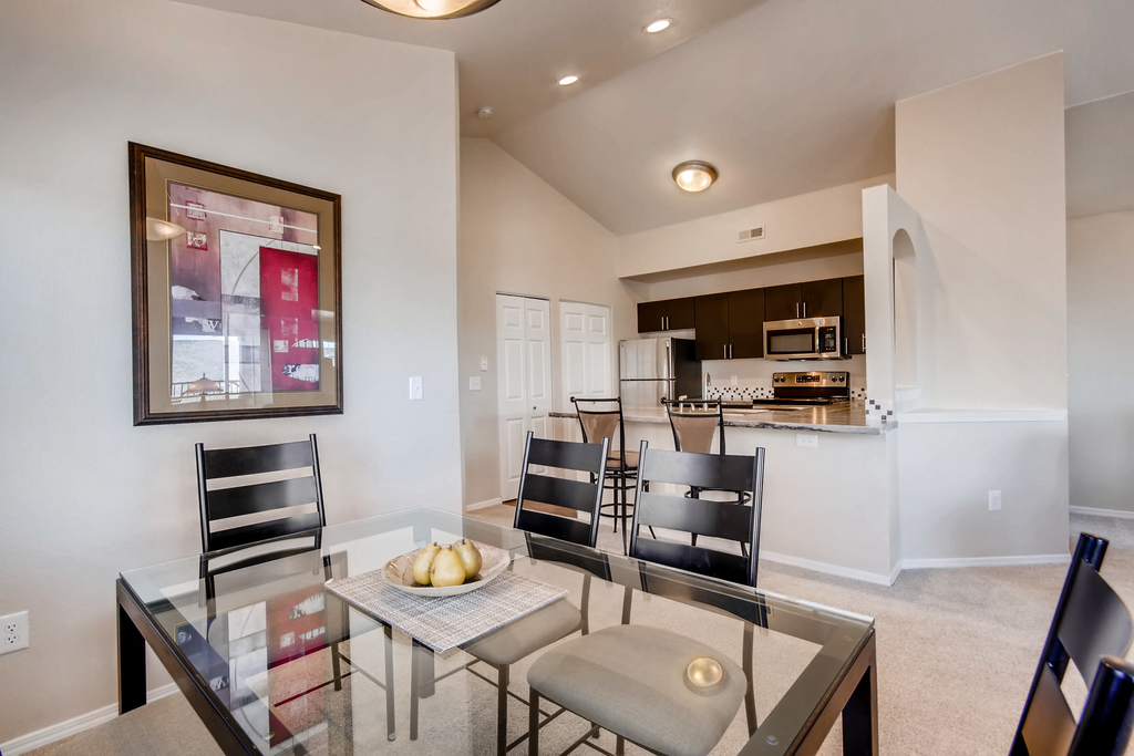 6401 S. Boston, Greenwood Village, Colorado, United States 80111, 2 Bedrooms Bedrooms, ,2 BathroomsBathrooms,Apartment,Furnished,Bridgwater, S. Boston,2,1278