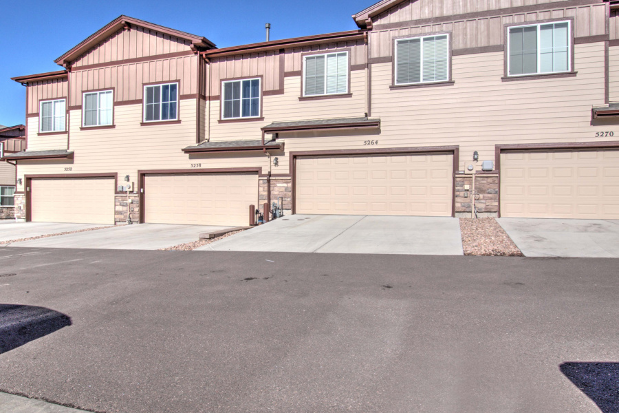 Townhome 2 Bedrooms 2.5 Bathrooms Price 110