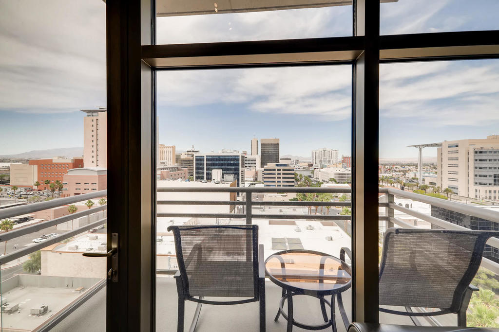Las Vegas, Nevada, 2 Bedrooms Bedrooms, ,2 BathroomsBathrooms,Condo,Furnished,Juhl,E Bonneville,11,1312